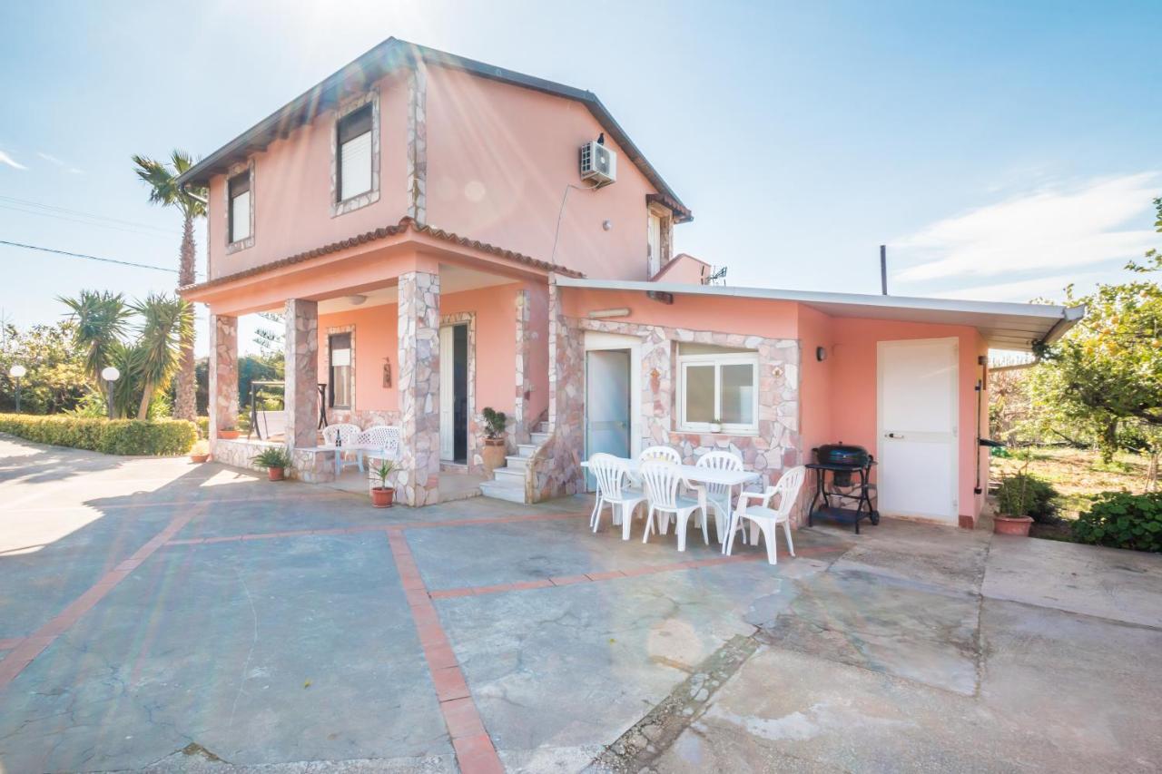 Villa Rosa Near The Sandy Beach, Parking & Wifi Noto Luaran gambar