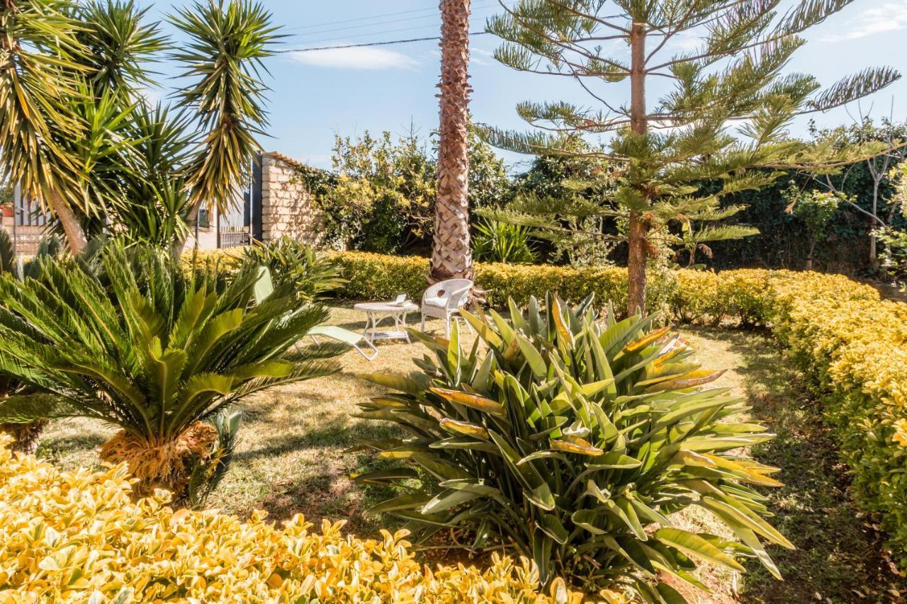 Villa Rosa Near The Sandy Beach, Parking & Wifi Noto Luaran gambar
